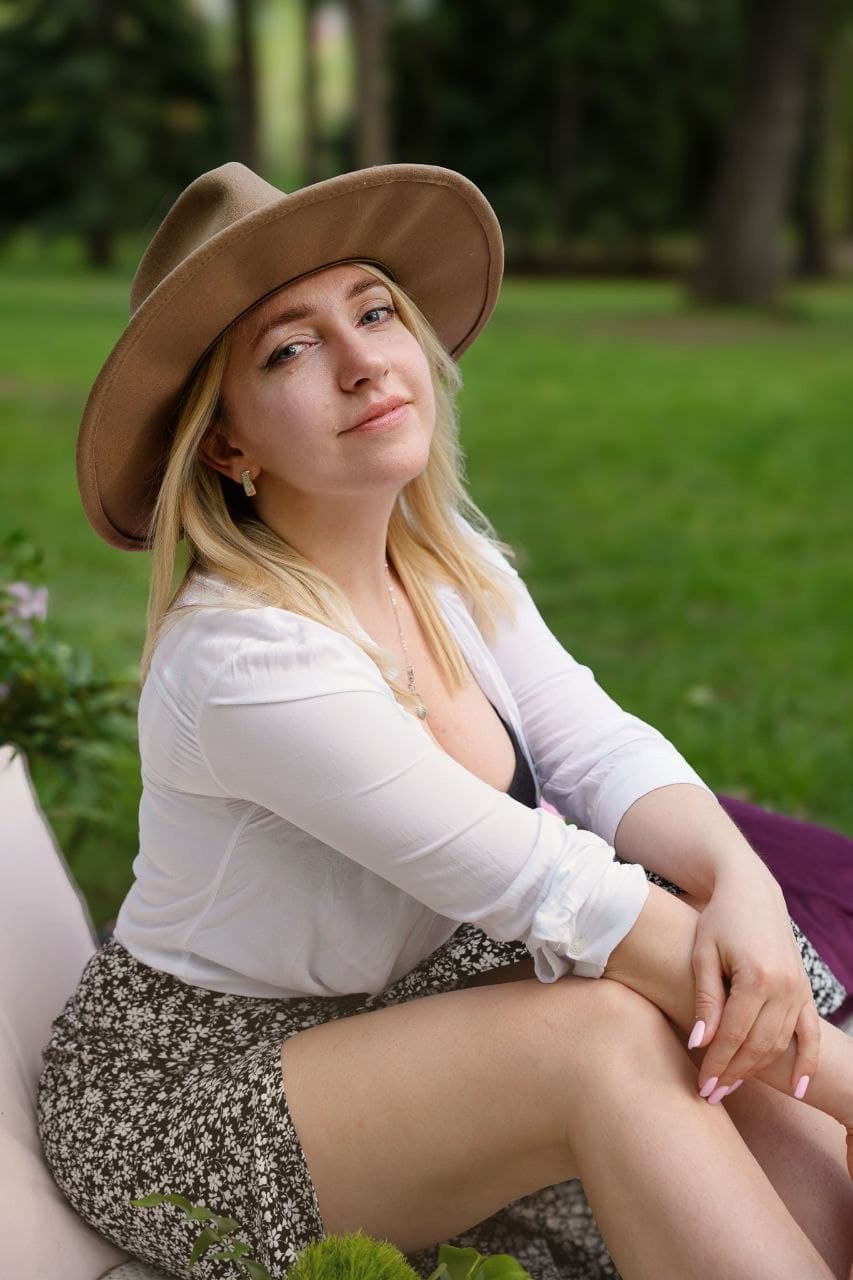Close-up portrait of Elena, owner of Oh, Honey